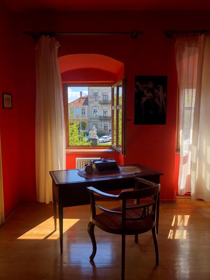 Voeroes Guest House Tîrgu Secuiesc Exteriör bild