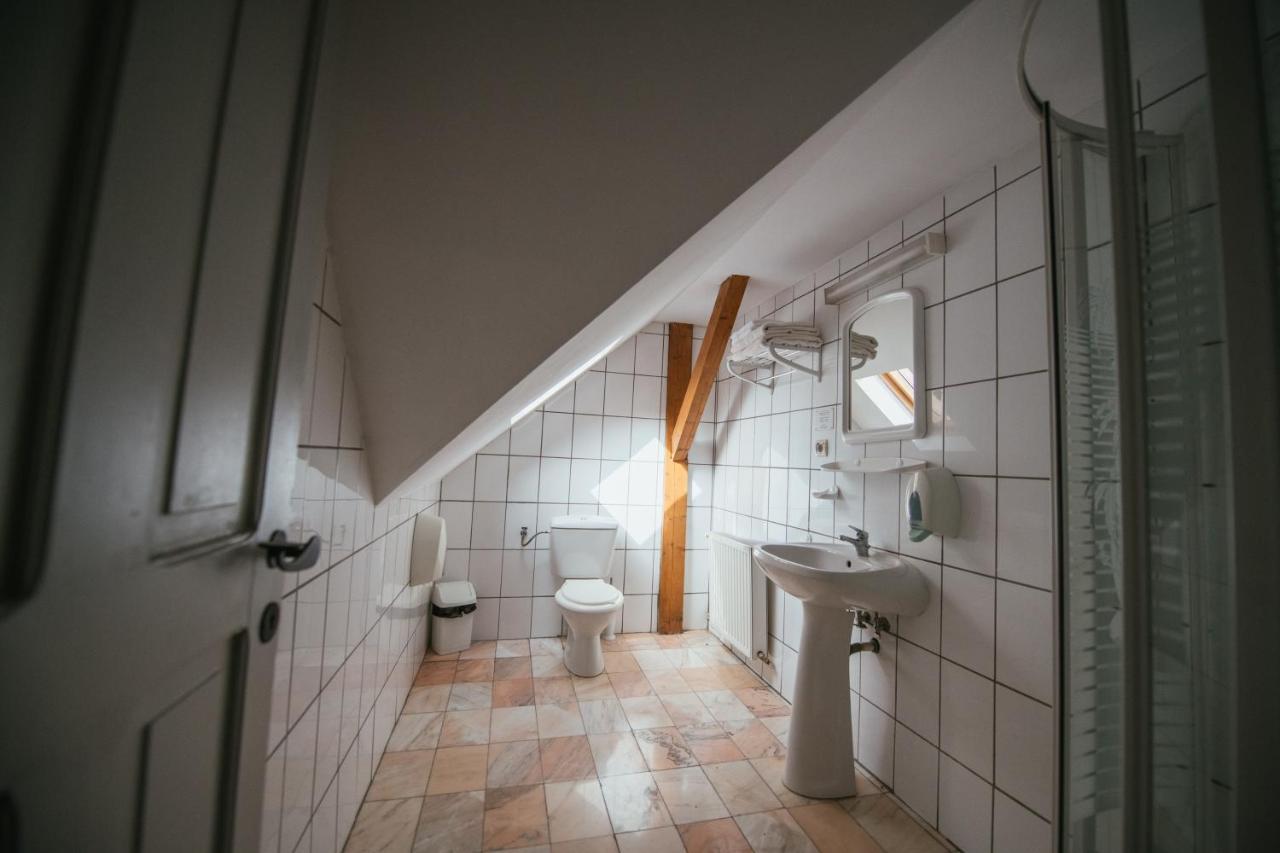 Voeroes Guest House Tîrgu Secuiesc Exteriör bild