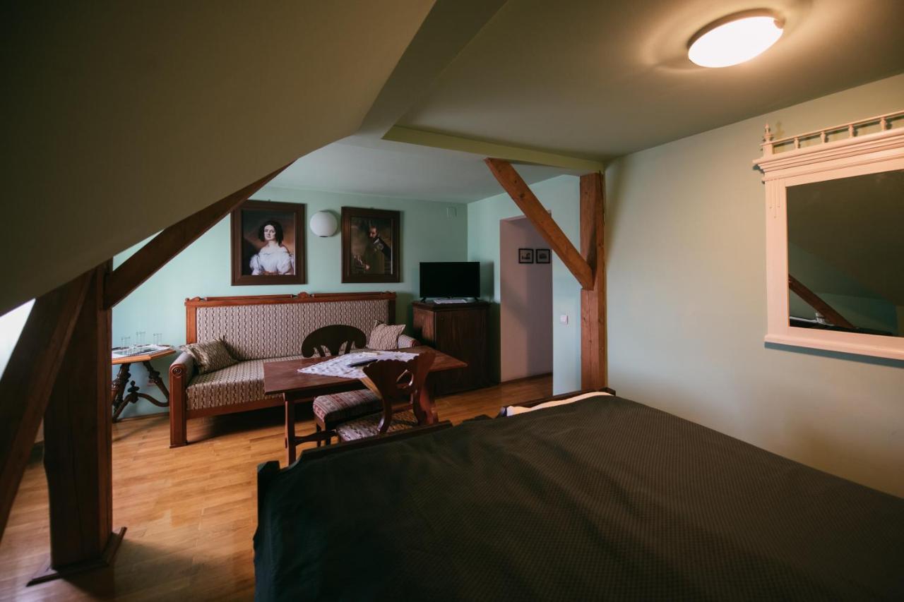 Voeroes Guest House Tîrgu Secuiesc Exteriör bild
