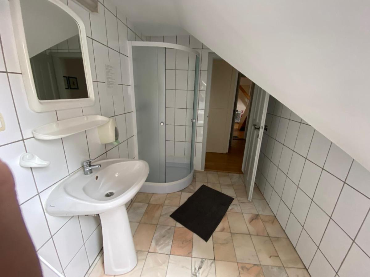 Voeroes Guest House Tîrgu Secuiesc Exteriör bild